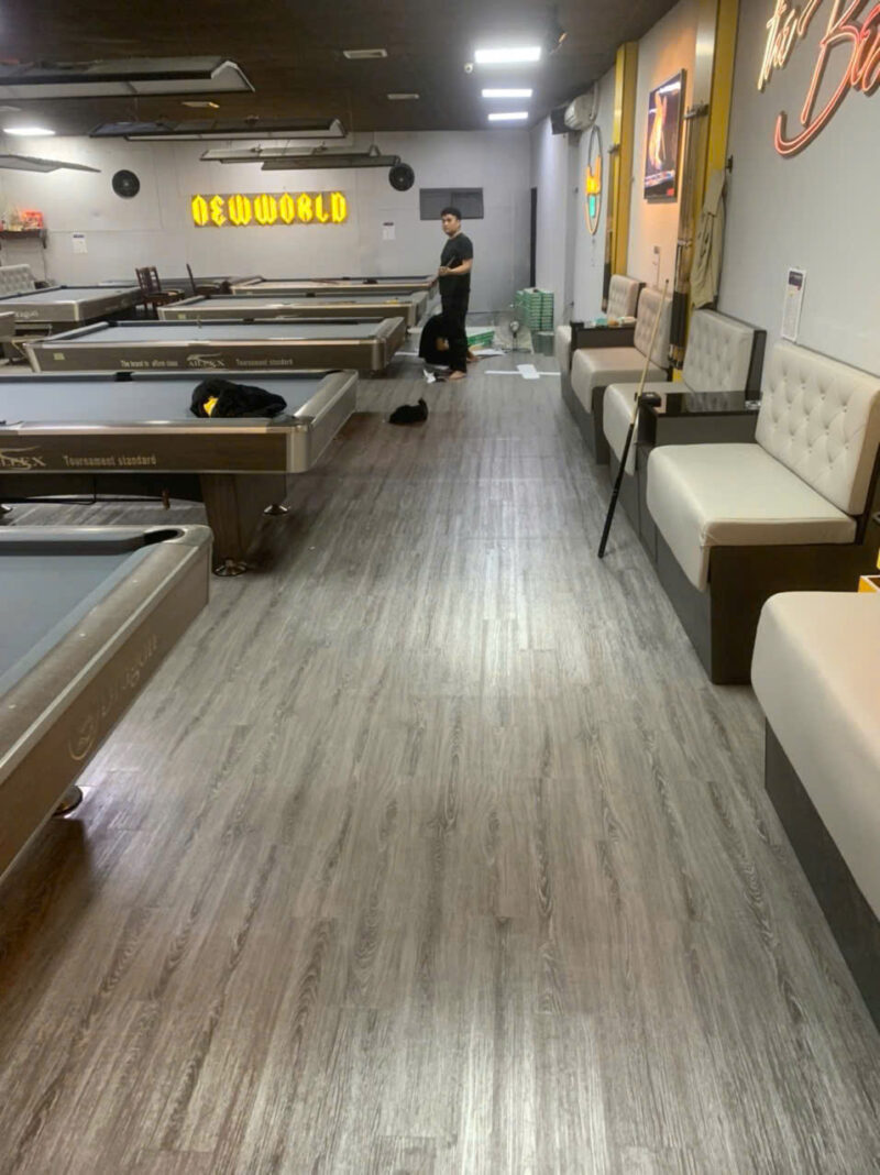 Sàn nhựa bóc dán giả vân gỗ