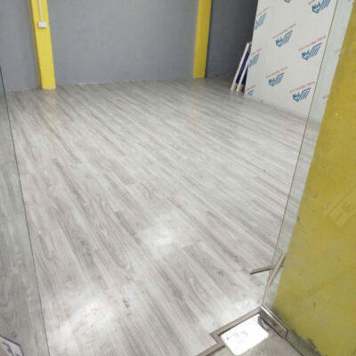 Sàn nhựa bóc dán giả vân gỗ