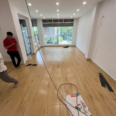 Sàn nhựa bóc dán giả vân gỗ
