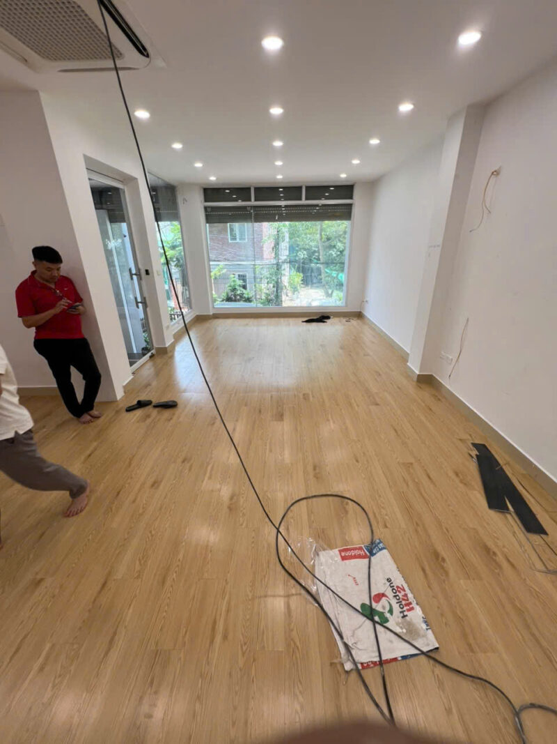 Sàn nhựa bóc dán giả vân gỗ