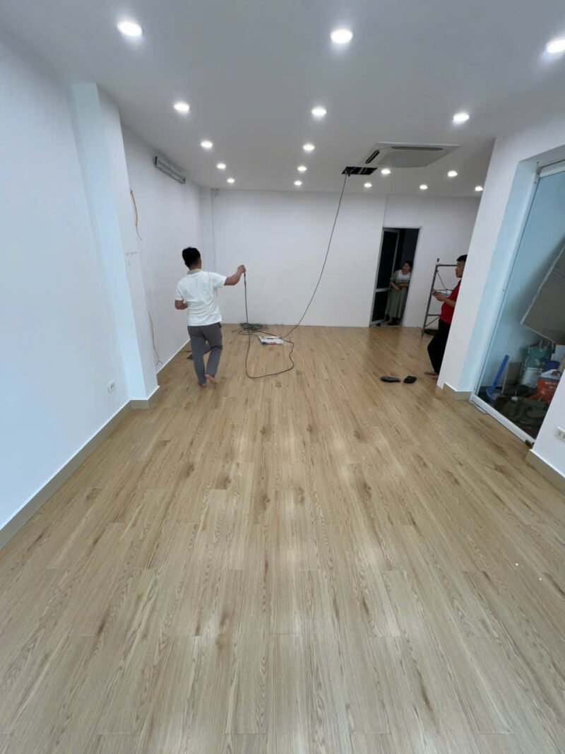 Sàn nhựa bóc dán giả vân gỗ