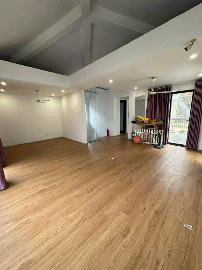Sàn nhựa bóc dán giả vân gỗ