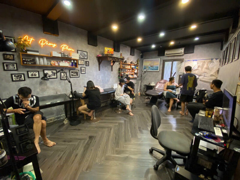 Sàn nhựa bóc dán giả vân gỗ